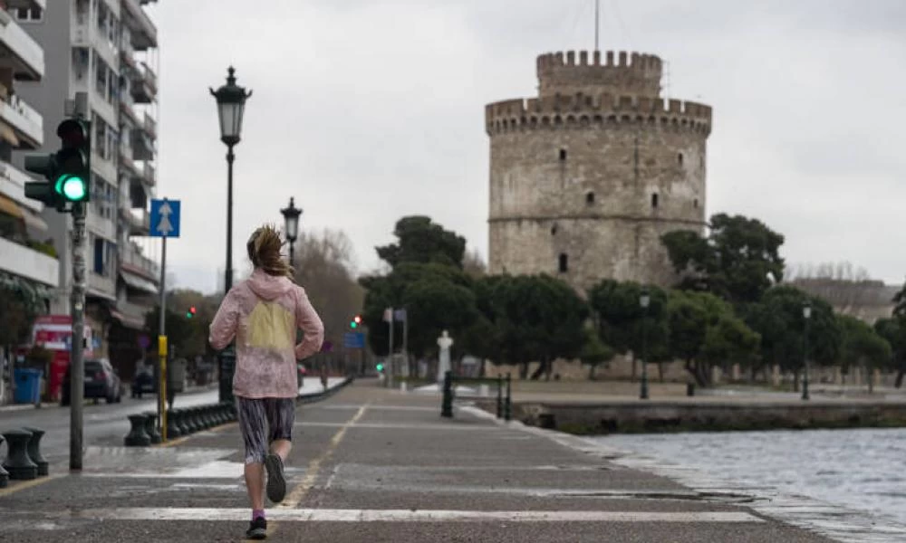 Κορωνοϊός Θεσσαλονίκη: Πρώτο πρόστιμο σε γυναίκα που έκανε τζόκινγκ